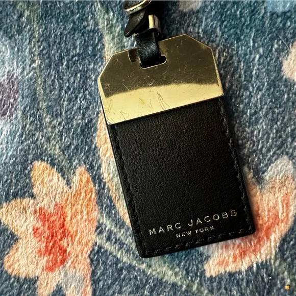 Marc Jacobs Black and Gold Bag Tag - Picture 3 of 7